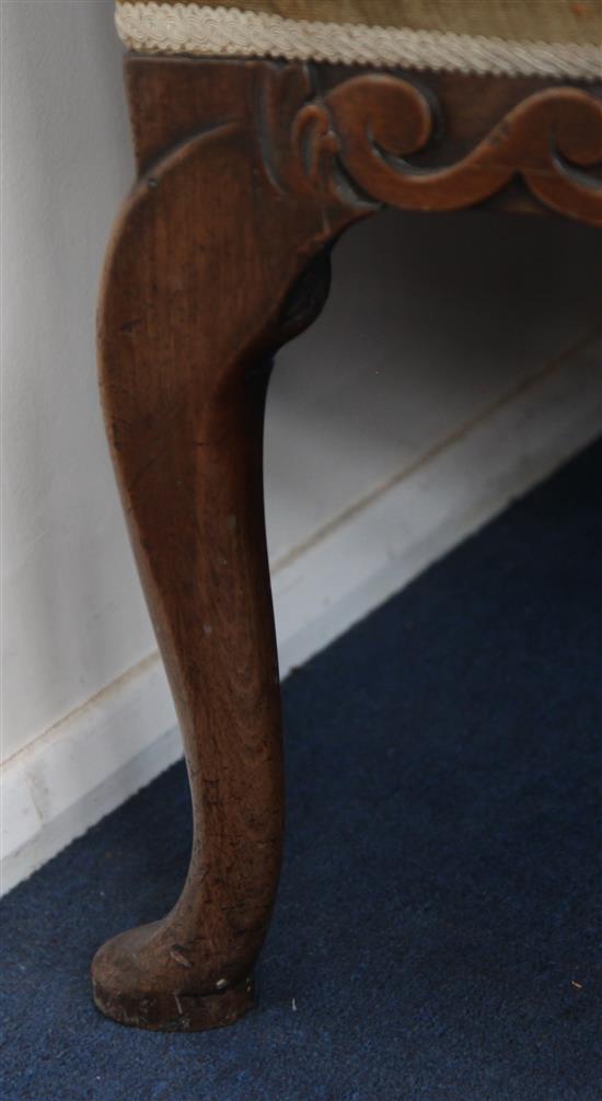 An early 18th century style walnut small settee, W.4ft D.2ft H.3ft